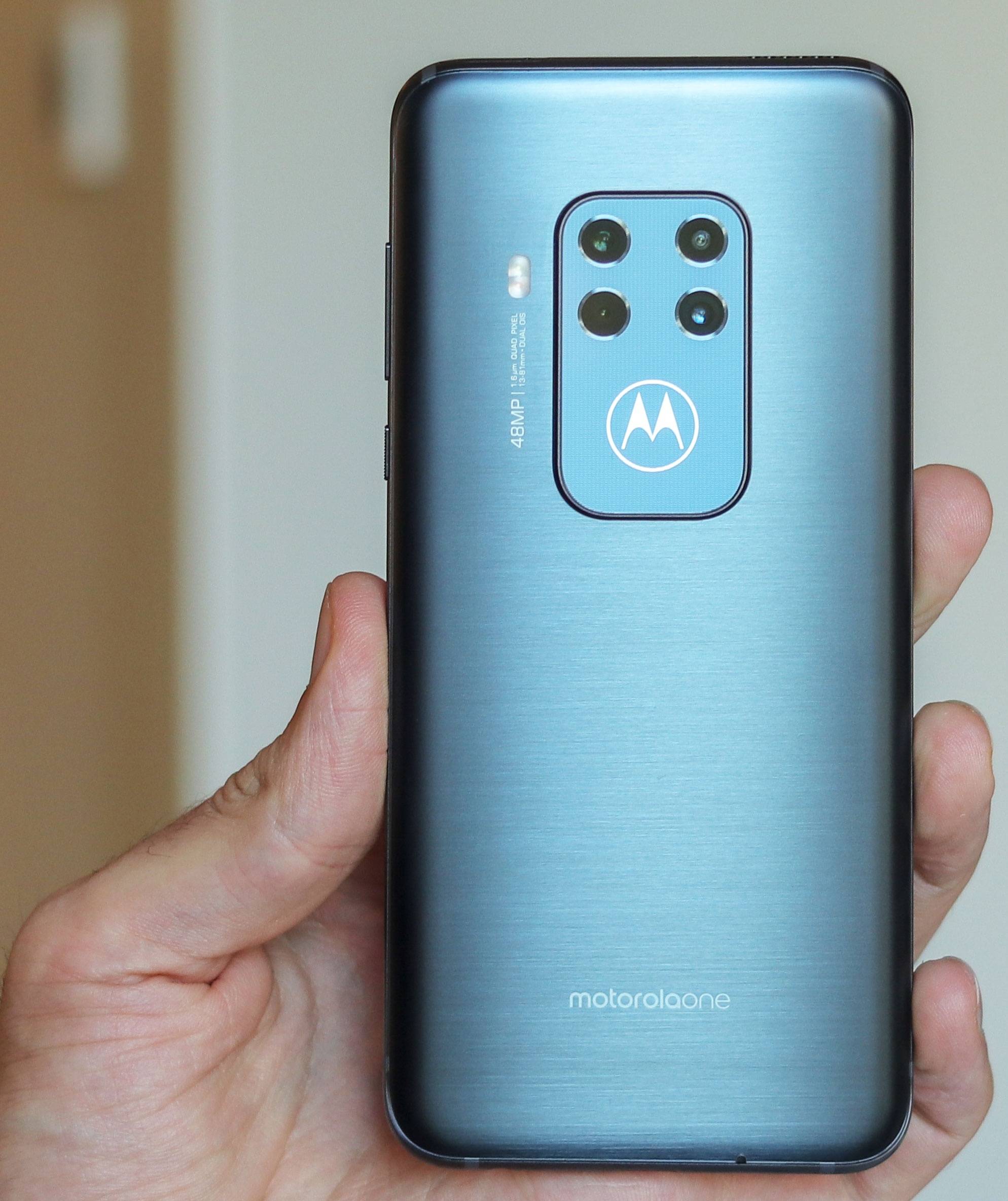 Motorola One Zoom